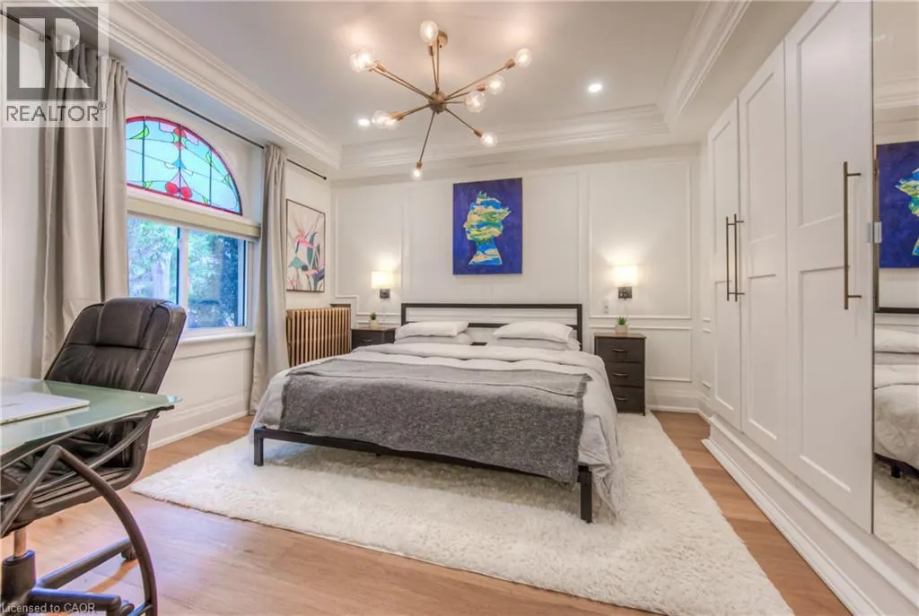102 WILLIAM Street W