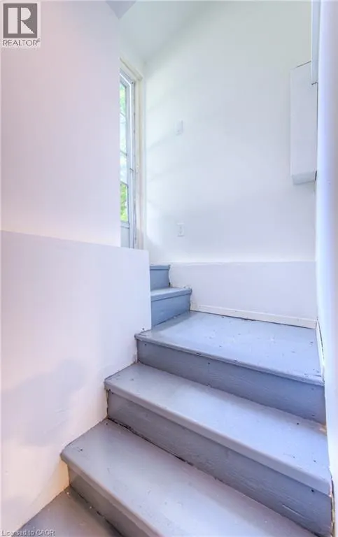 102 WILLIAM Street W