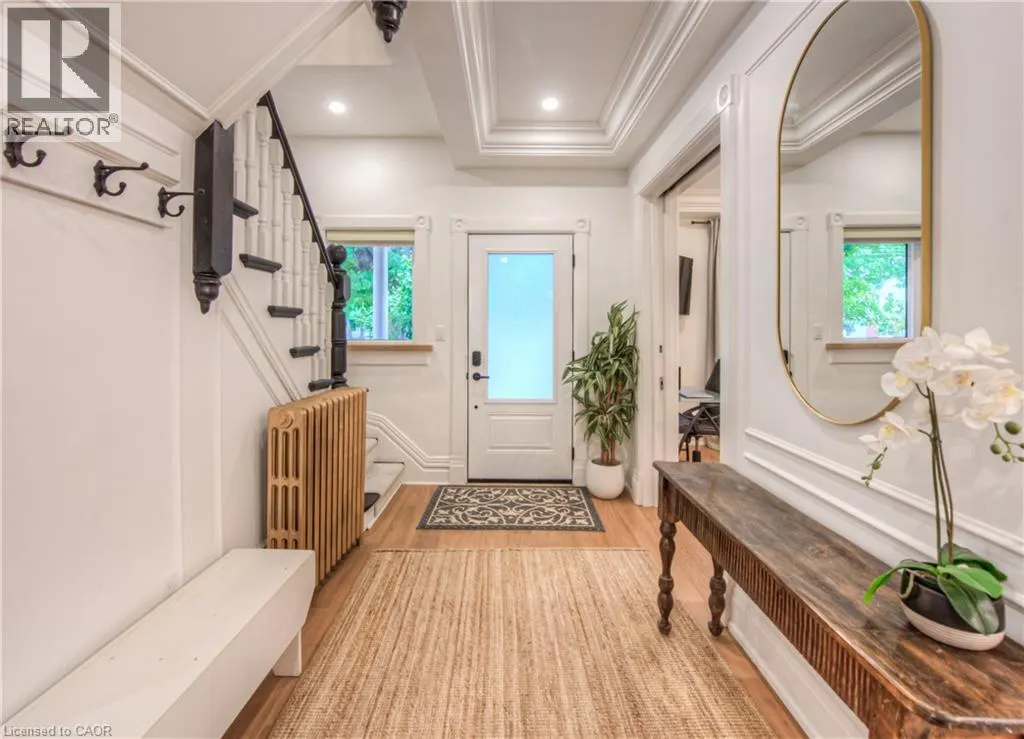 102 WILLIAM Street W