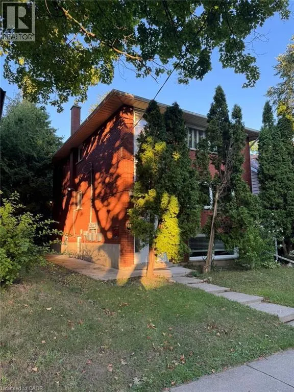 62 MOORE Avenue