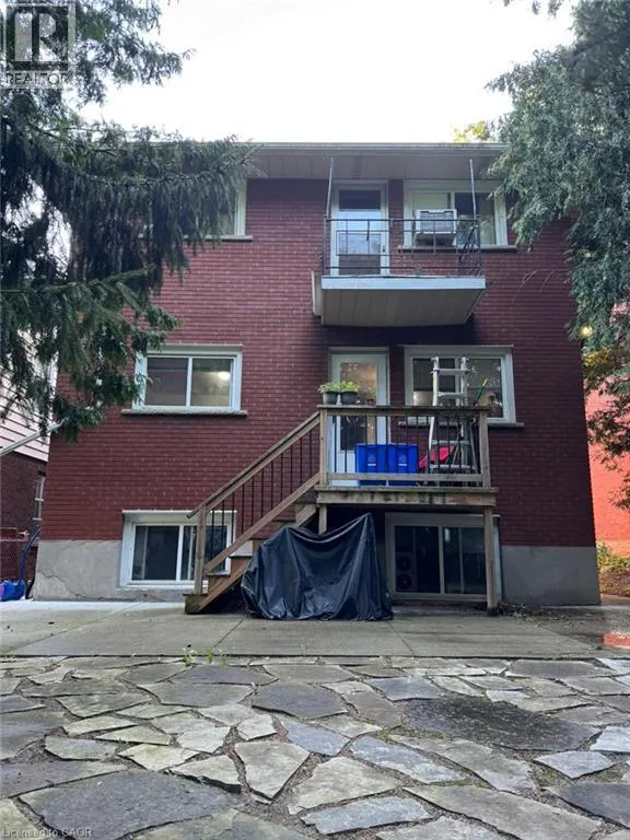 62 MOORE Avenue