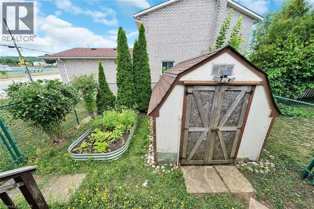 35 MACINTOSH Drive