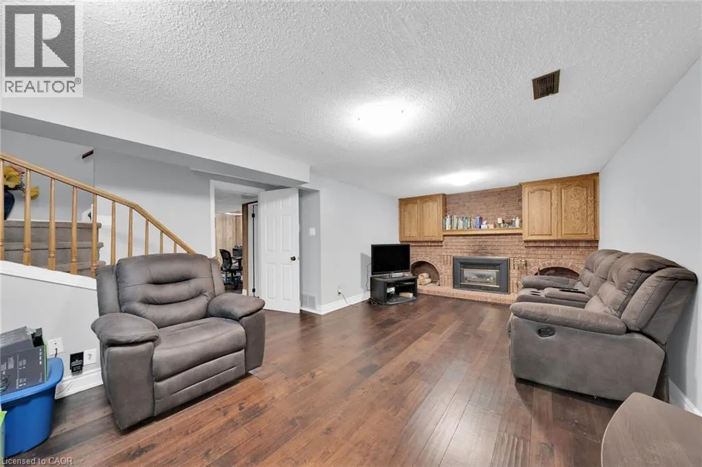 35 MACINTOSH Drive