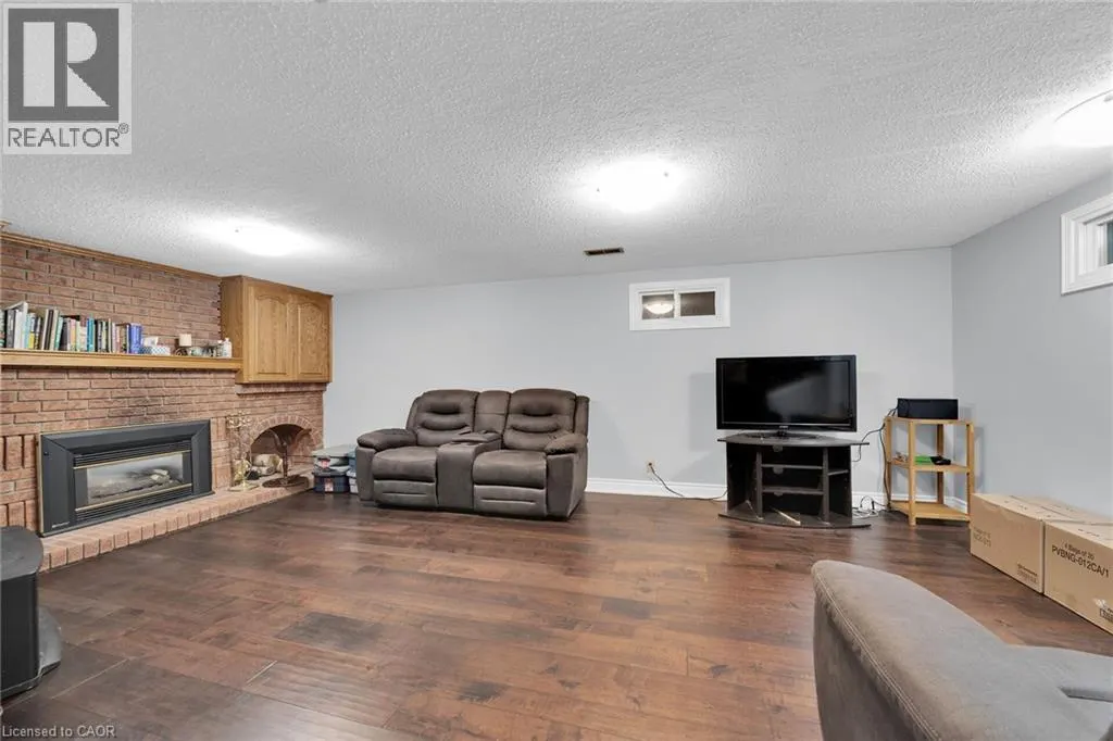 35 MACINTOSH Drive