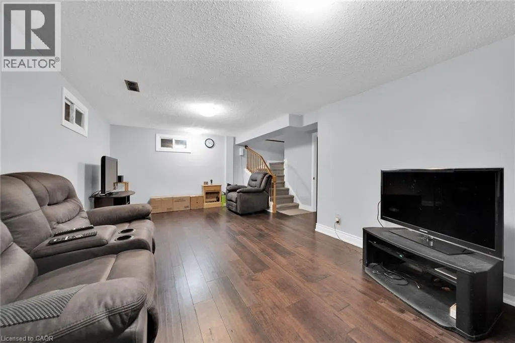 35 MACINTOSH Drive