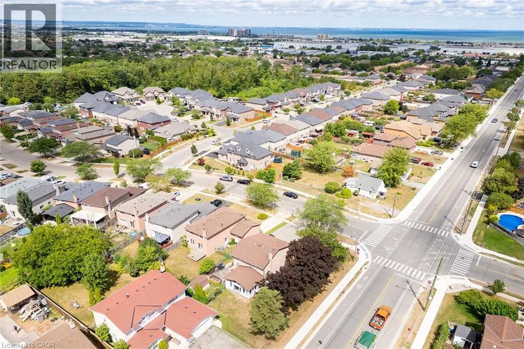 35 MACINTOSH Drive