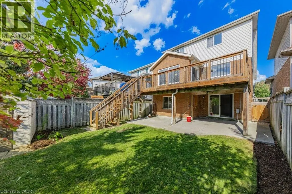 43 BOULDER Crescent