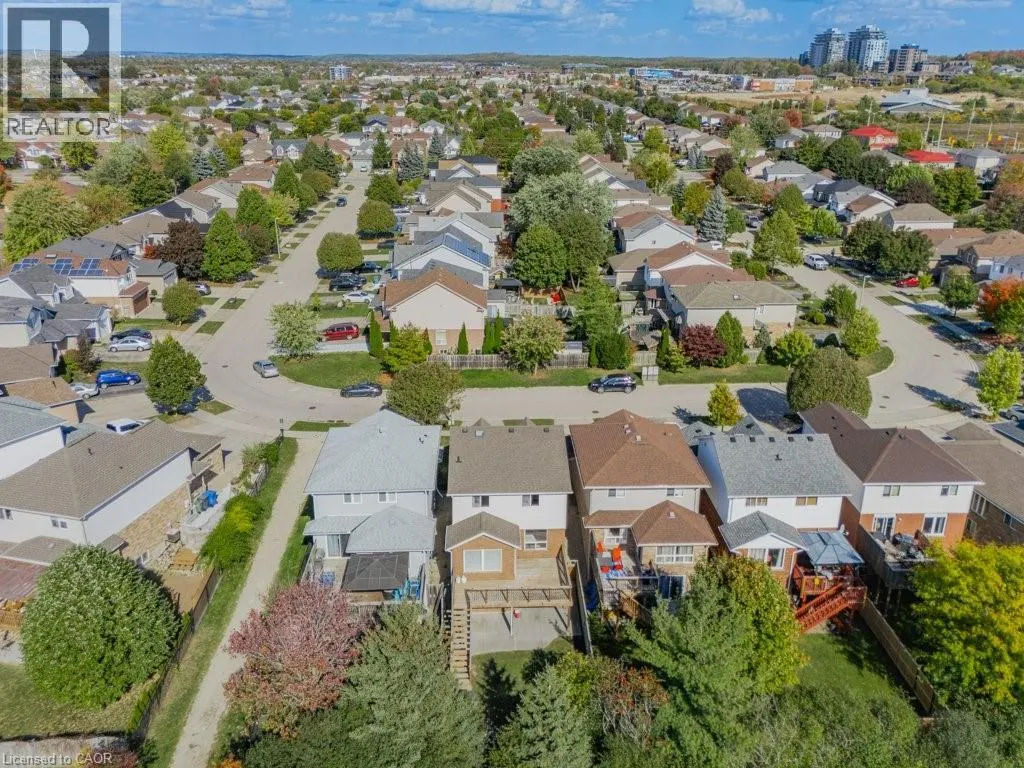 43 BOULDER Crescent