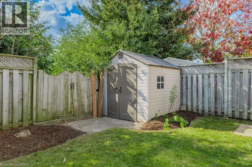 43 BOULDER Crescent