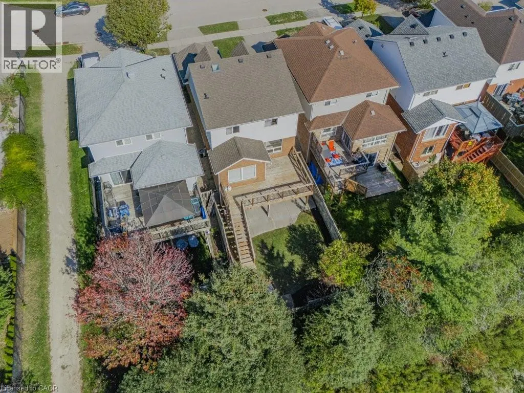 43 BOULDER Crescent