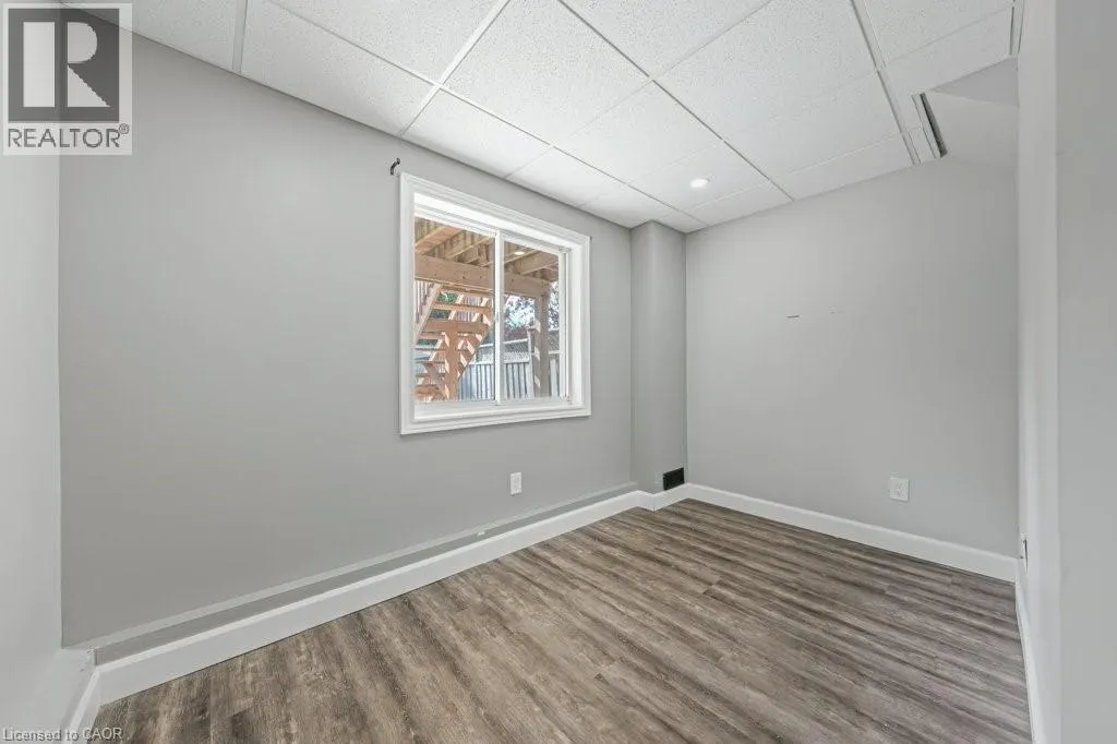 43 BOULDER Crescent