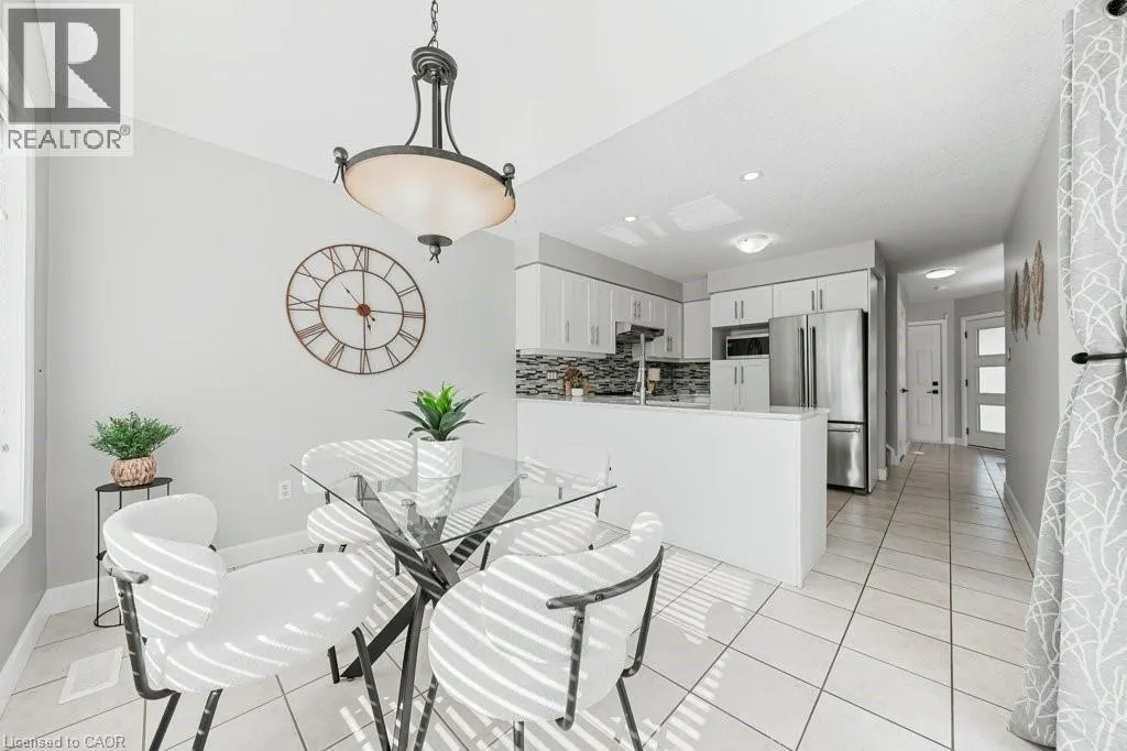 43 BOULDER Crescent