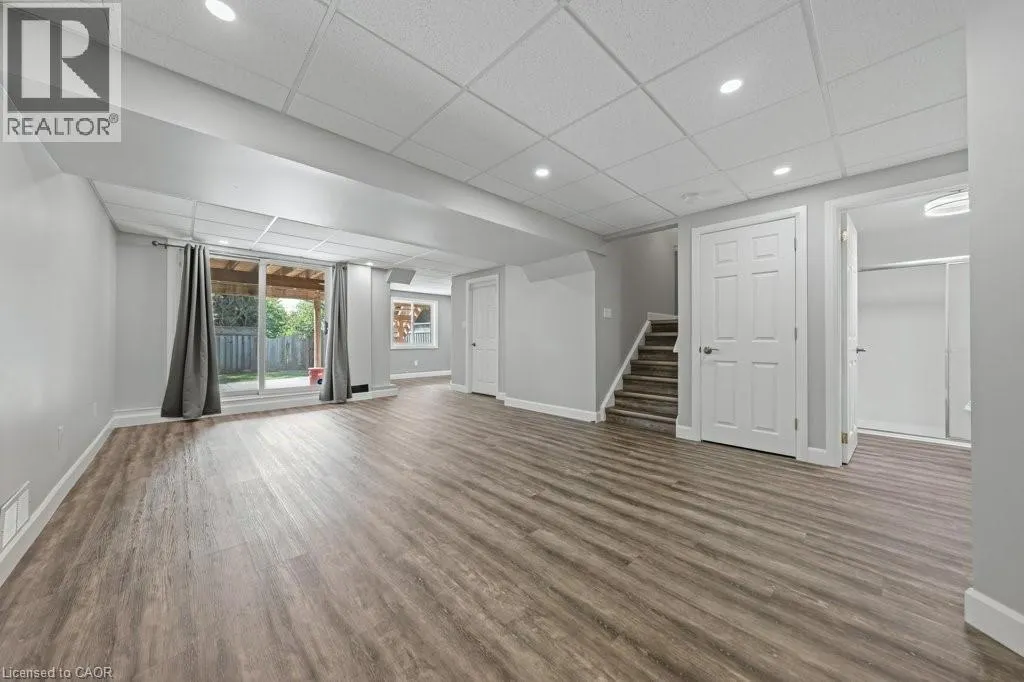 43 BOULDER Crescent