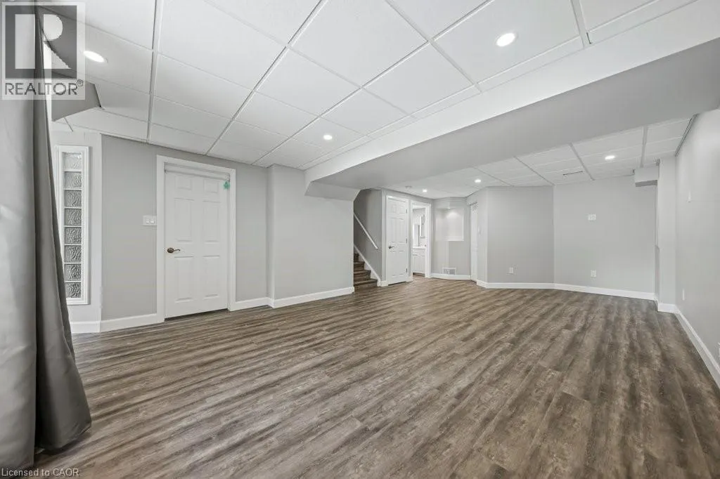43 BOULDER Crescent