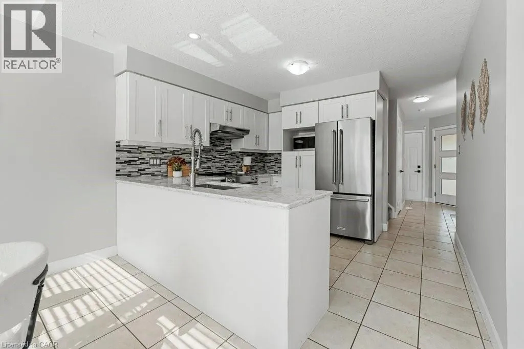 43 BOULDER Crescent