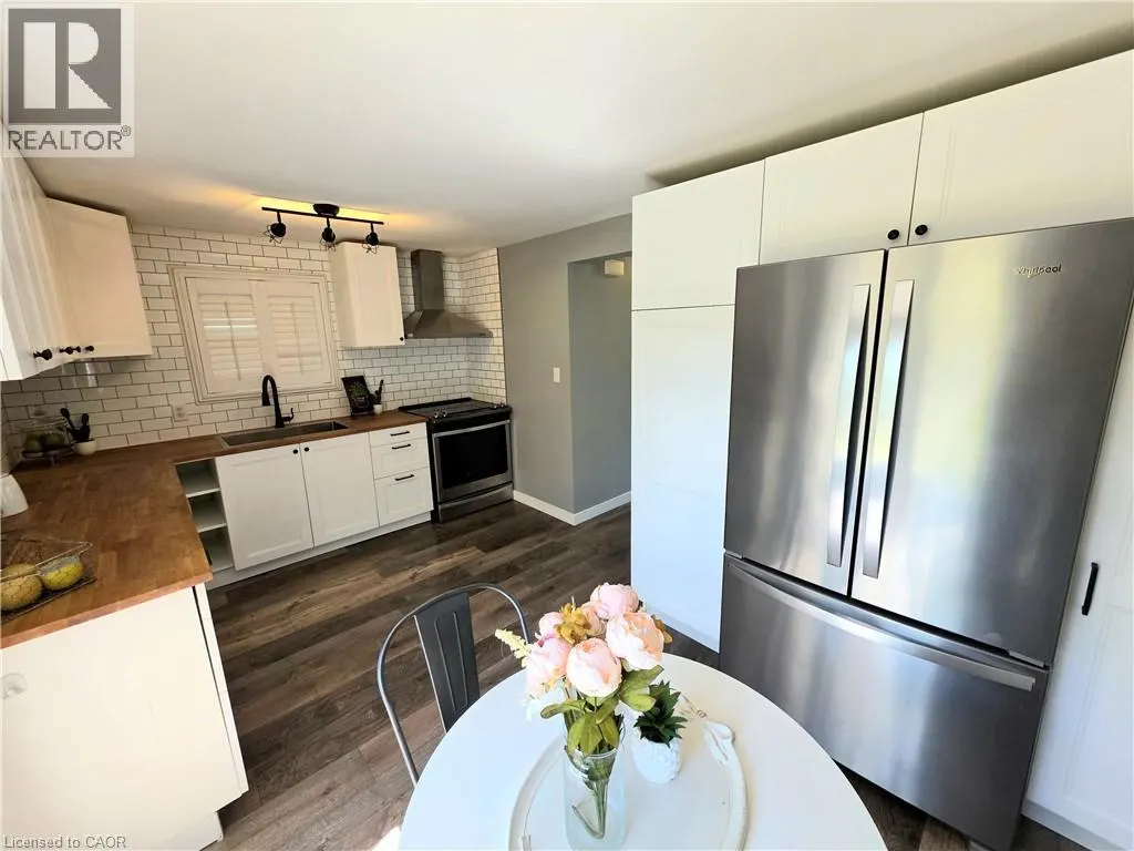 995 ELGIN Street N