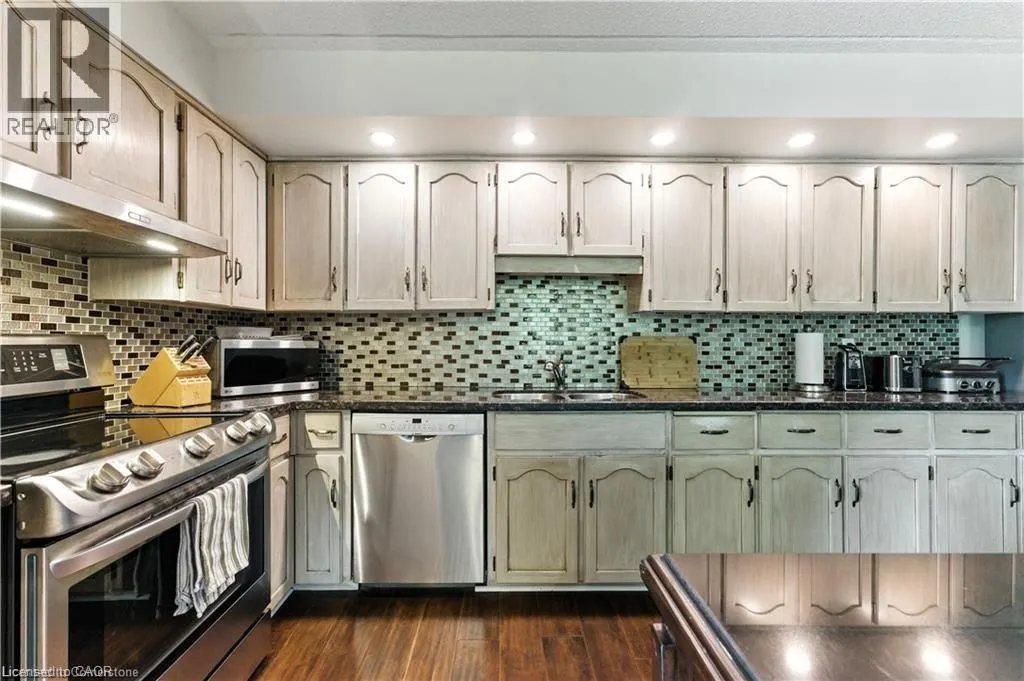 384 ERB Street W Unit# 404, #404