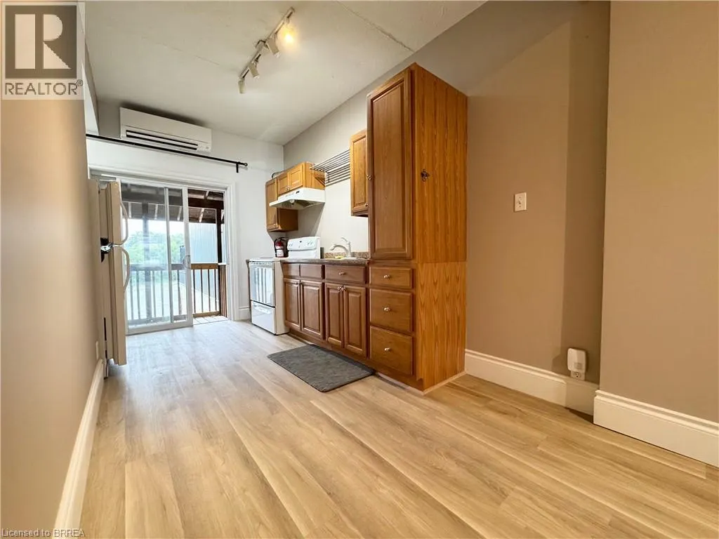 13 GRAND RIVER Street N Unit# 2, #2