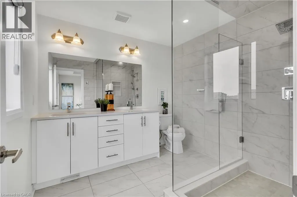 35 CROSSMORE Crescent