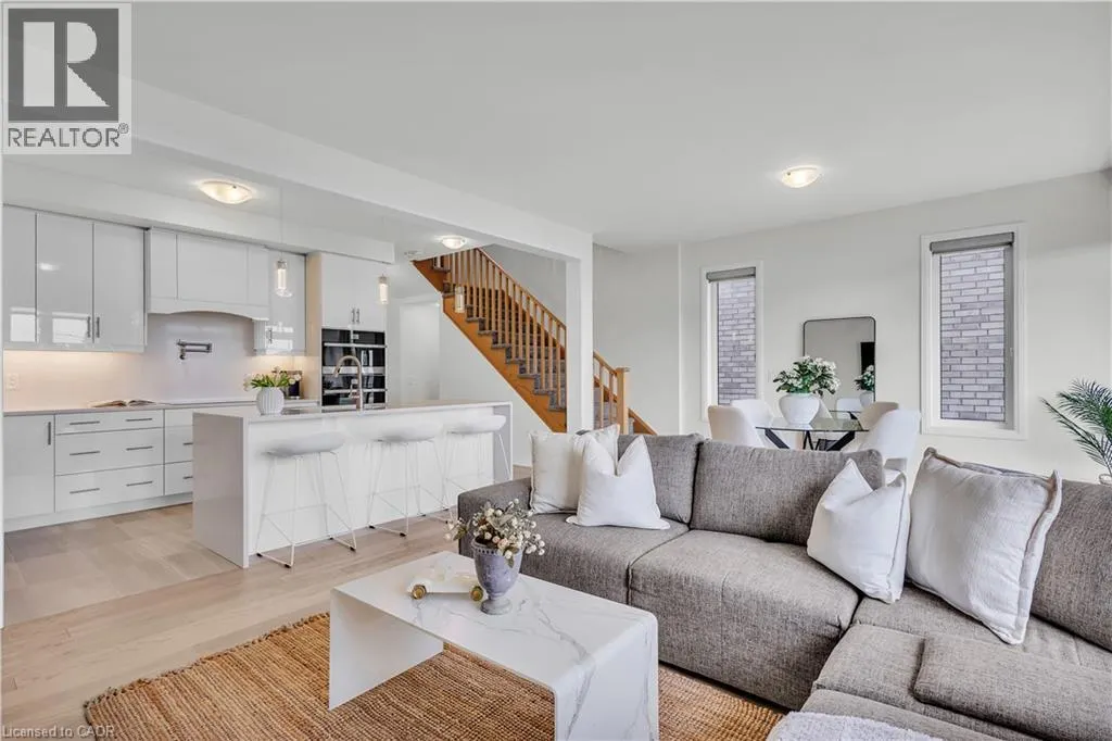 35 CROSSMORE Crescent