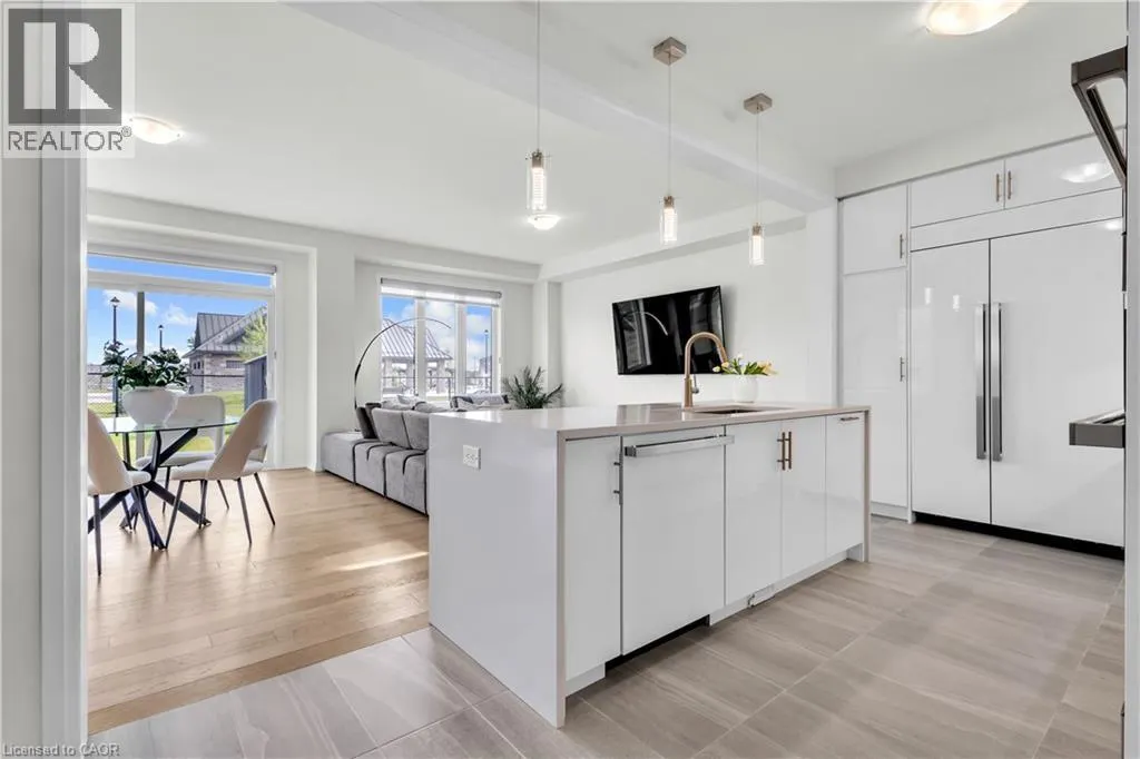 35 CROSSMORE Crescent