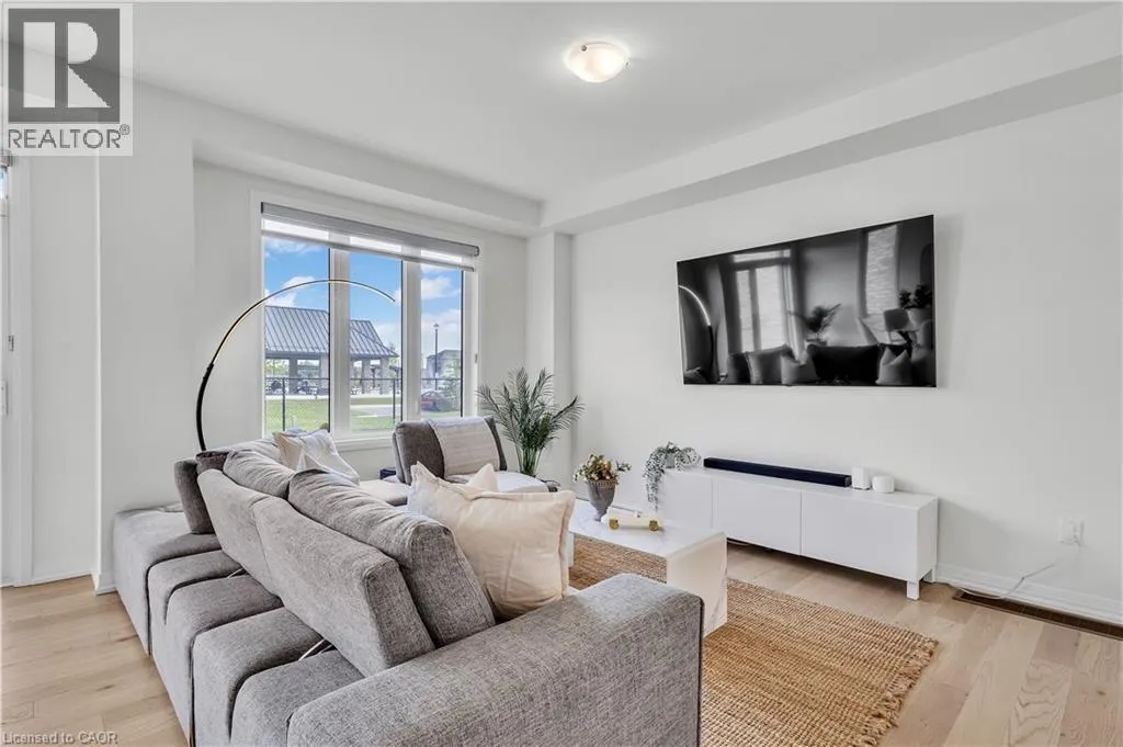 35 CROSSMORE Crescent