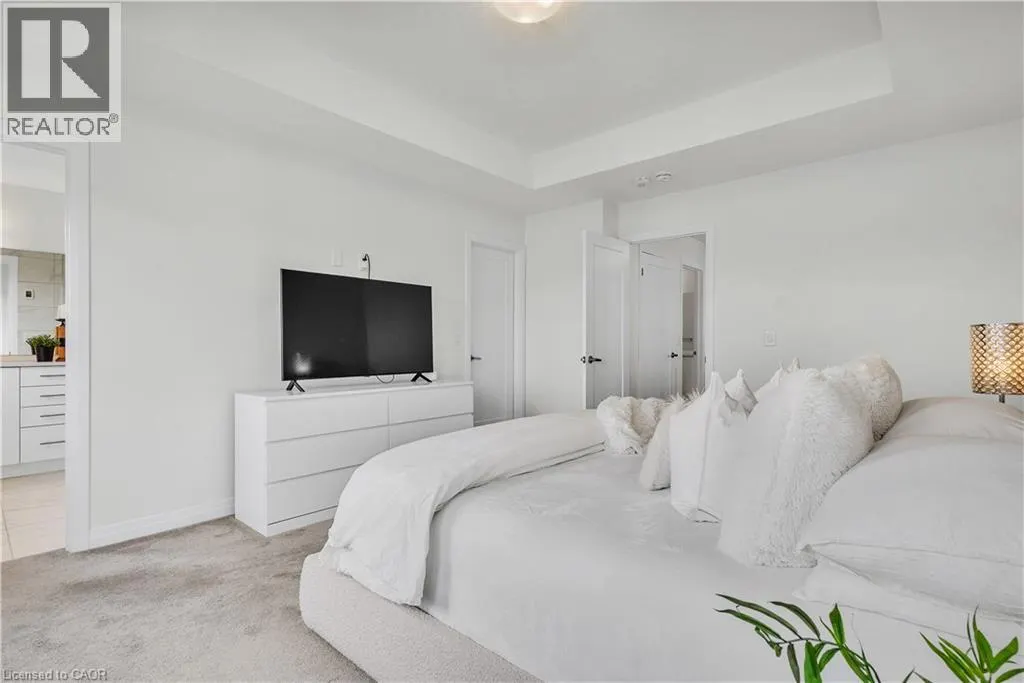 35 CROSSMORE Crescent