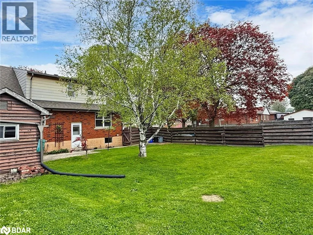 124 MCELROY Road E