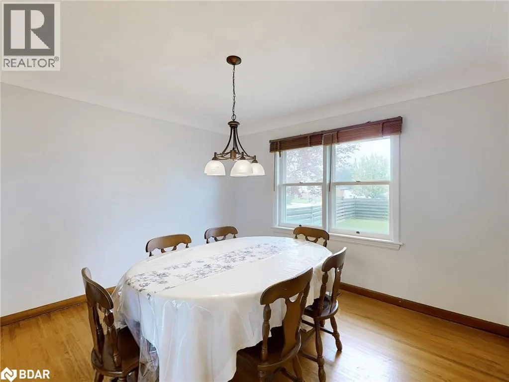 124 MCELROY Road E