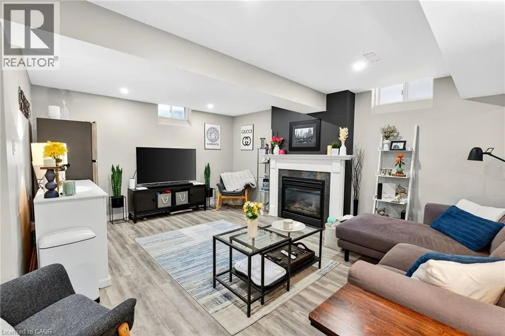 4118 PINCAY OAKS Lane