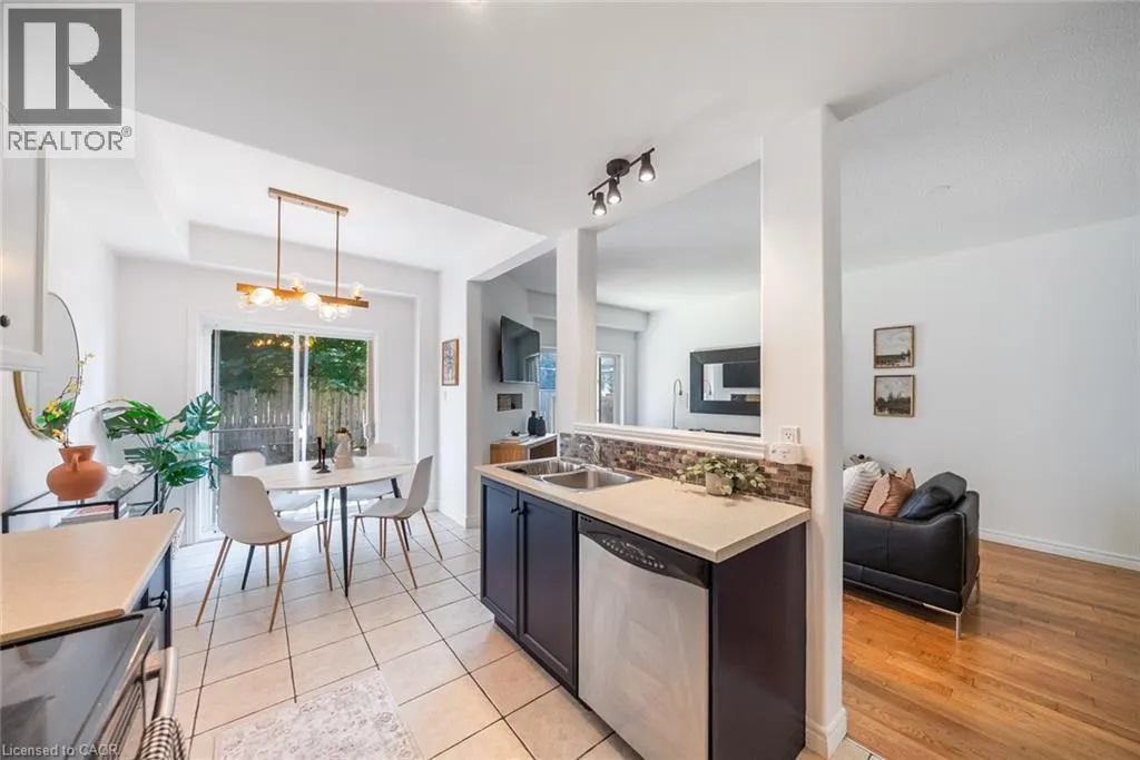 10 LIDDYCOAT Lane Unit# 4, #4