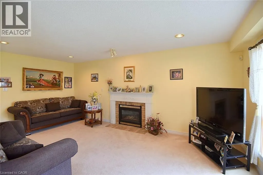 13 CHIANTI Crescent