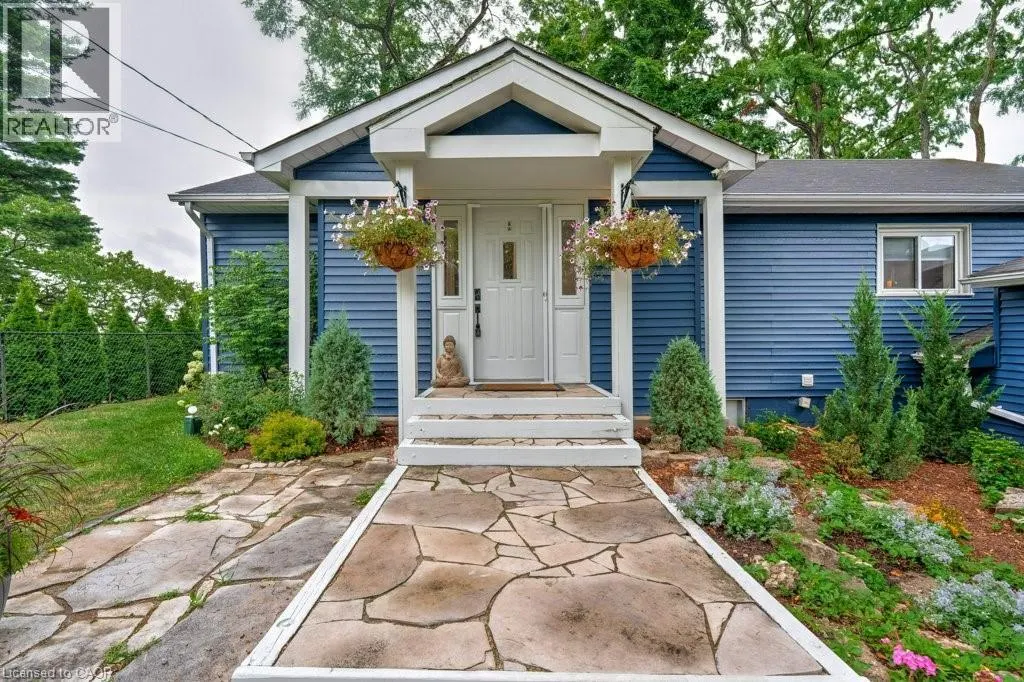 636 WEST OVAL Drive