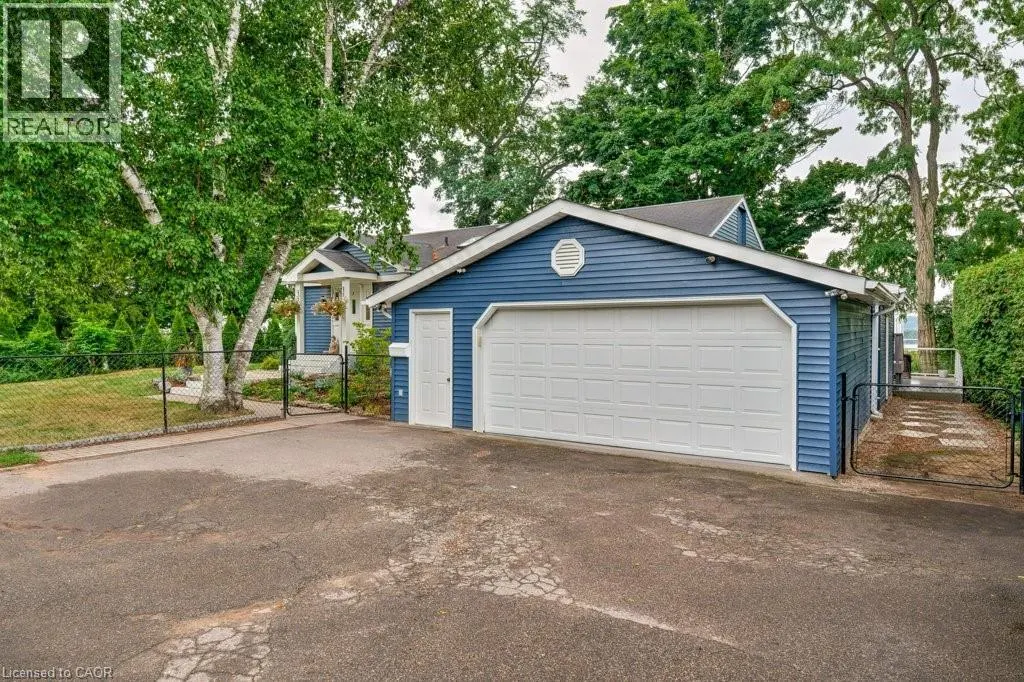 636 WEST OVAL Drive
