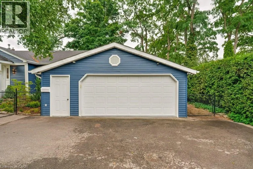 636 WEST OVAL Drive