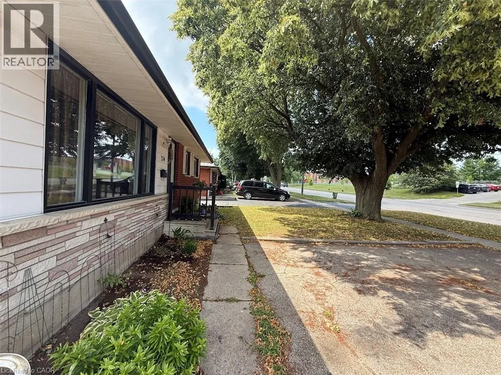 374 VICTORIA Road N