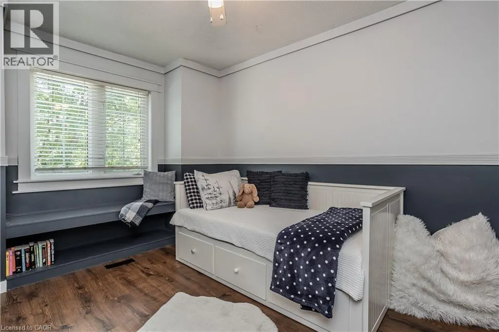 2214 KENNETH Crescent