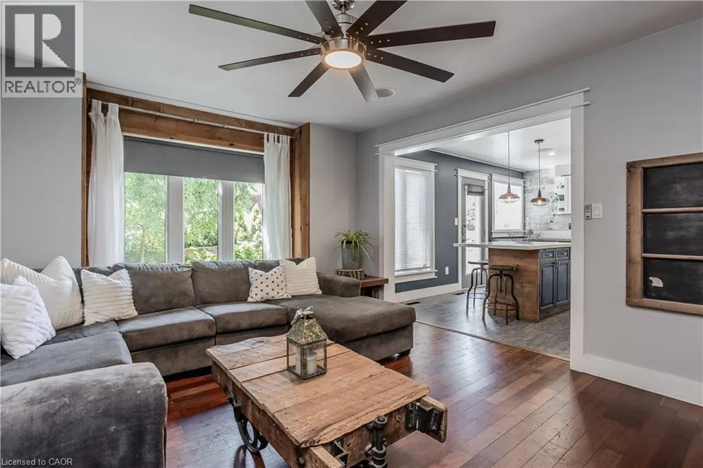 2214 KENNETH Crescent