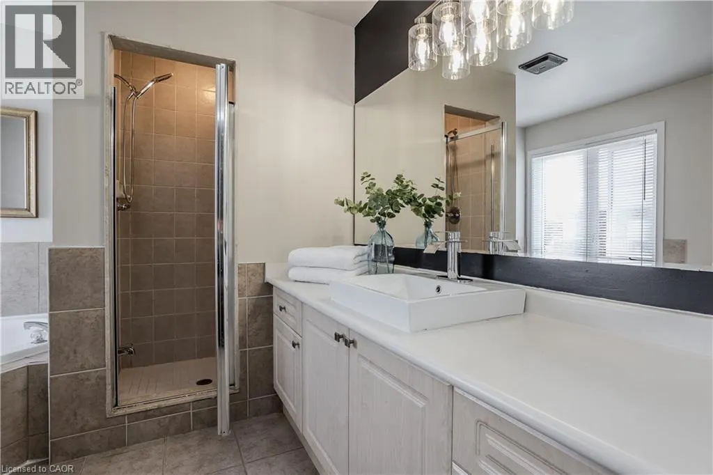 2214 KENNETH Crescent