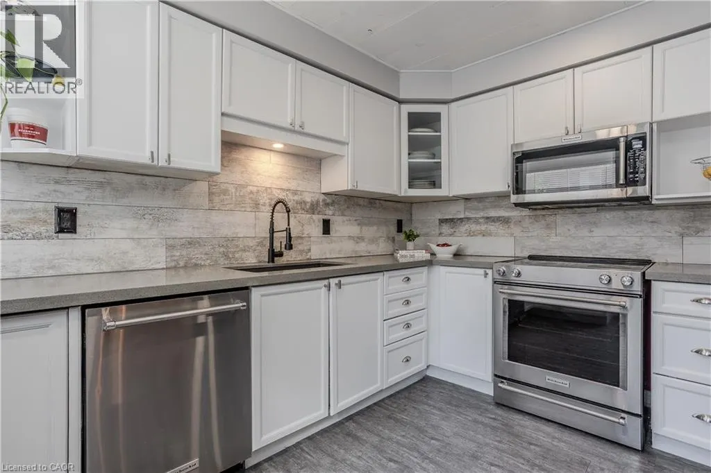 2214 KENNETH Crescent