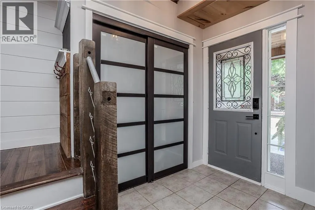 2214 KENNETH Crescent