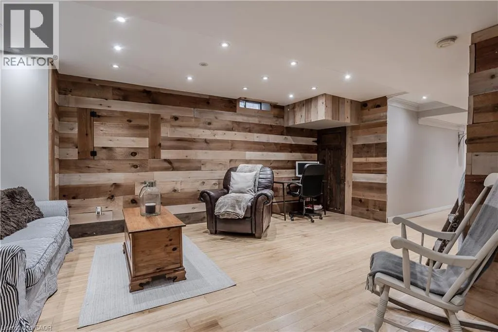 2214 KENNETH Crescent