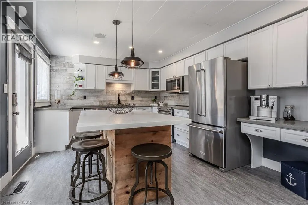 2214 KENNETH Crescent