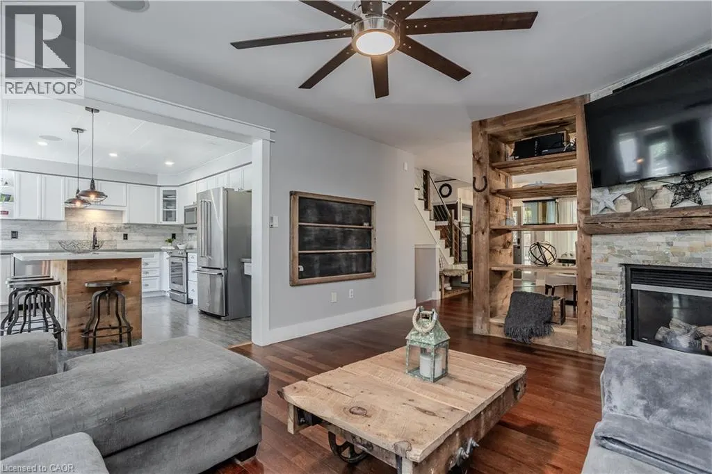 2214 KENNETH Crescent