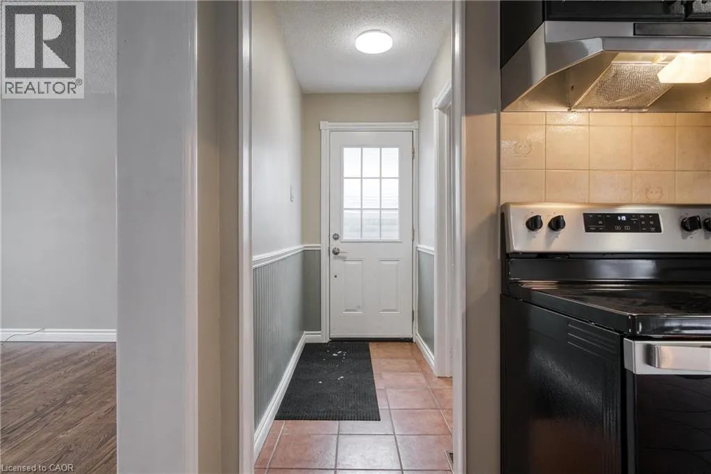113 BEVERLY Street Unit# MAIN FLOOR, #MAIN FLOOR