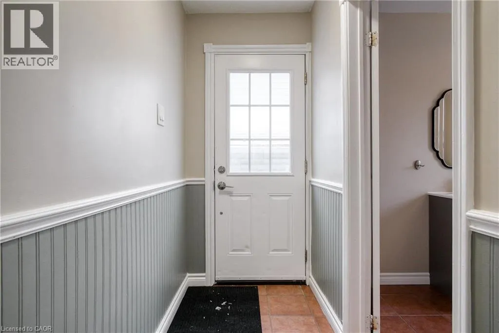 113 BEVERLY Street Unit# MAIN FLOOR, #MAIN FLOOR