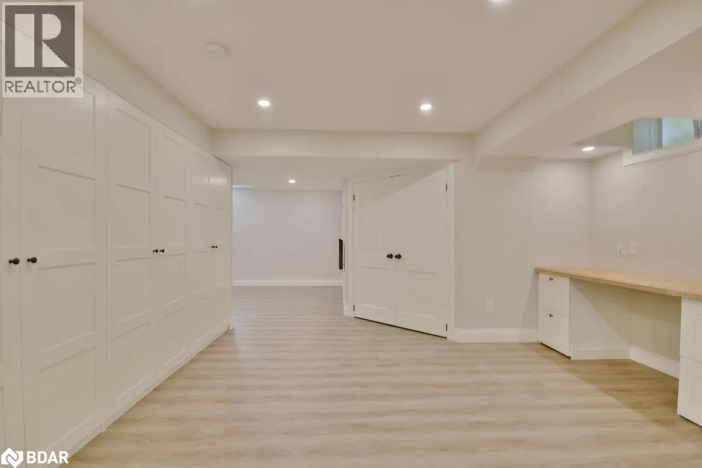 166 SUCCESSION Crescent