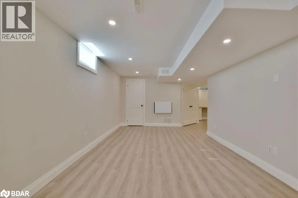 166 SUCCESSION Crescent