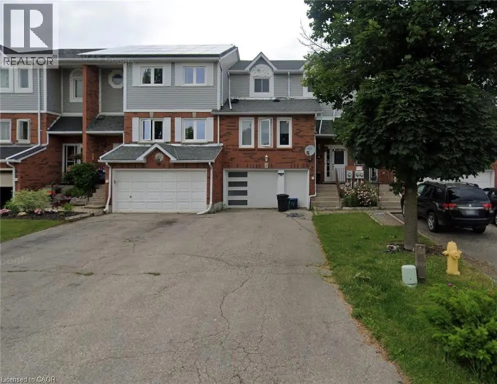 74 FAIRGREEN Close