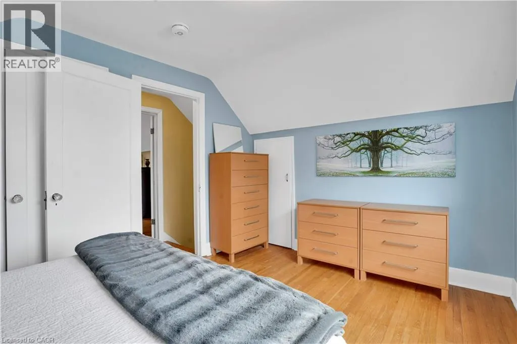 142 LANCASTER Street W